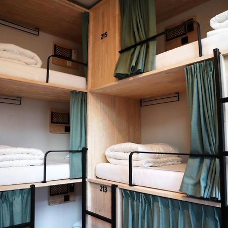 The Bee Hostel Amsterdam Bagian luar foto