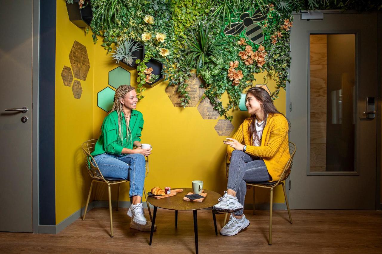 The Bee Hostel Amsterdam Bagian luar foto