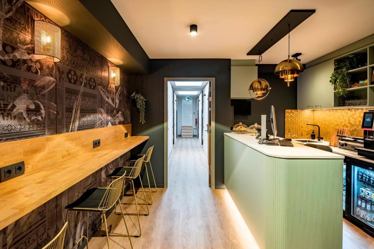 The Bee Hostel Amsterdam Bagian luar foto