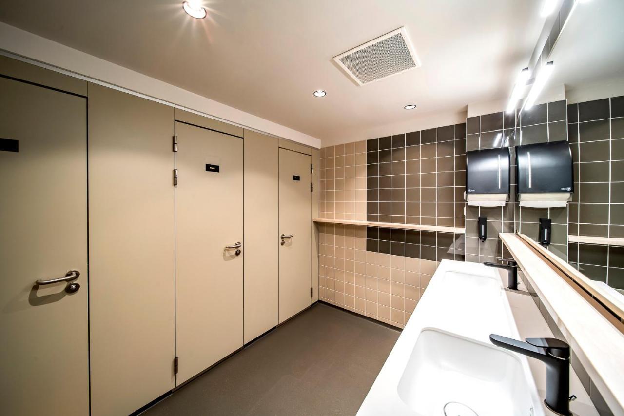 The Bee Hostel Amsterdam Bagian luar foto